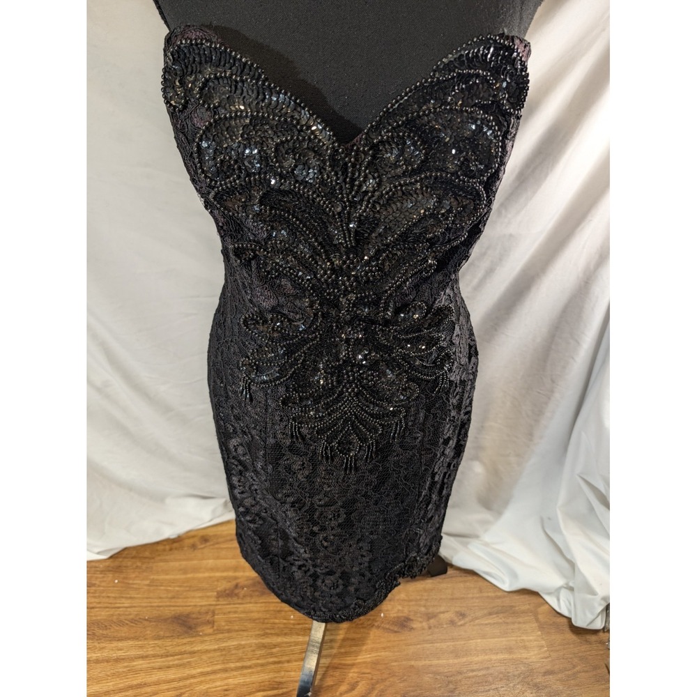 Vintage Cache Size 8 Black Beaded Lace Strapless Sweatheart Dress Red Detail